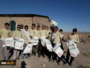 در جریان بازدید مدیر کل حراست دانشگاه های فنی و حرفه ای کشور از روستای چاه قدس خوسف؛
مدیری که در بازدید از اردوی جهادی، خودش جهادگر شد/ انتقاد یزدانیان از نبود دهیار و راه برای روستایی در 70 کیلومتری شهر