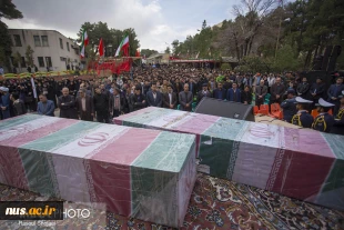 پیکر مطهر دو شهید گمنام بر روی دستان دانشجویان و اساتید در دانشکده فنی شهید مهاجر اصفهان  تشییع و تدفین شدند.