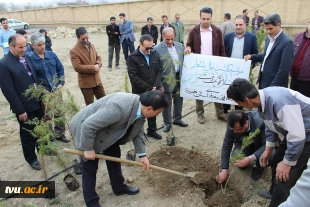 مراسم کاشت نهال با شعار "هر دانشجو یک درخت" در دانشگاه فنی و حرفه ای همدان