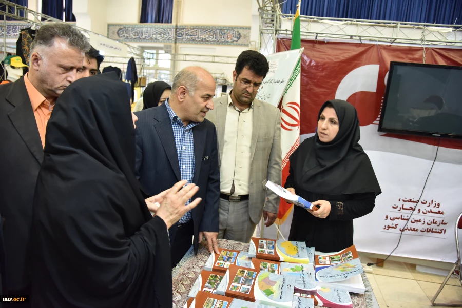 بازدید دکتر صالحی عمران رییس دانشگاه فنی و حرفه ای از بزرگترین نمایشگاه توامندی های صنایع کوچک ایران