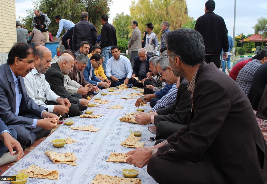 تجلیل از سرپرست نمونه خوابگاه دانشکده شهید باهنر و حضور در جمع صمیمی دانشجویان به مناسبت هفته سراهای دانشجویی 2