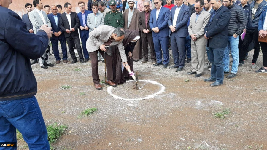 با حضور فرماندار و مسئولین خلخال ؛

مراسم کلنگ زنی کارگاه خیرساز آموزشکده فنی وحرفه ای خلخال انجام شد 2