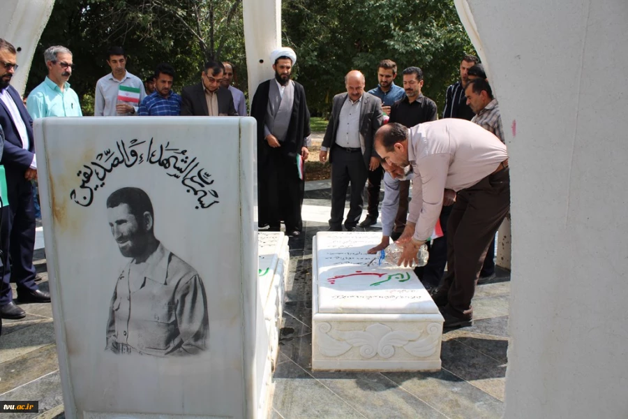 غباروبی قبور مطهر شهید سردار ولی نوری و شهید گمنام در دانشکده شهید باهنر شیراز
 8