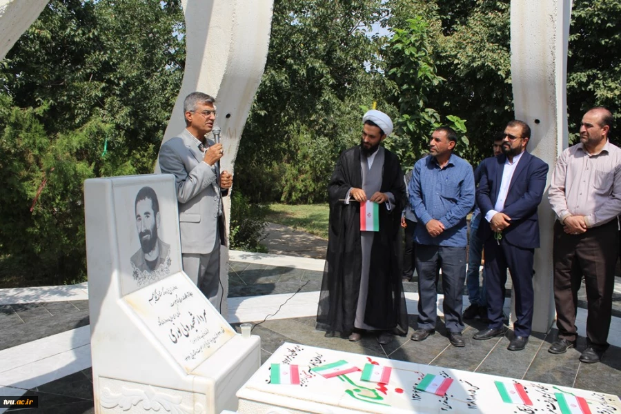 غباروبی قبور مطهر شهید سردار ولی نوری و شهید گمنام در دانشکده شهید باهنر شیراز
 15