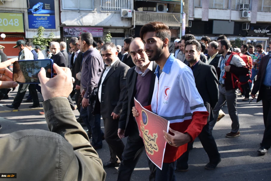 حضور پر شور دانشگاهیان دانشکده شهید چمران دانشگاه فنی و حرفه ای استان گیلان در راهپیمایی روز 13 آبان 5