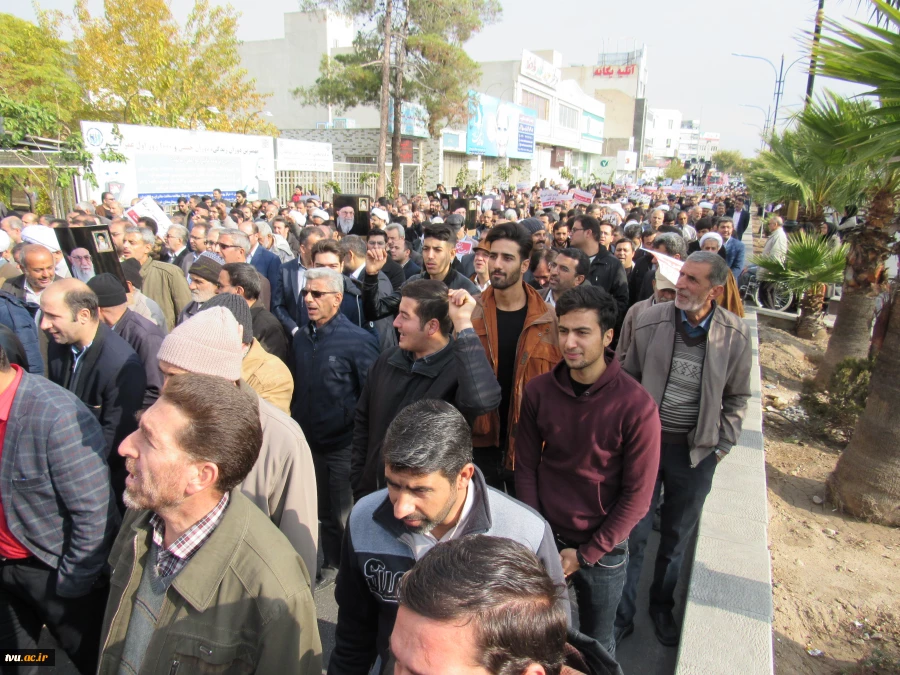 حضور دکتر نقدی سرپرست دانشگاه فنی و حرفه ای استان سمنان و دانشگاهیان دانشکده فنی و حرفه ای پسران سمنان در راهپیمایی انقلابی محکومیت اقدامات اخیر اغتشاشگران و فتنه گران 7