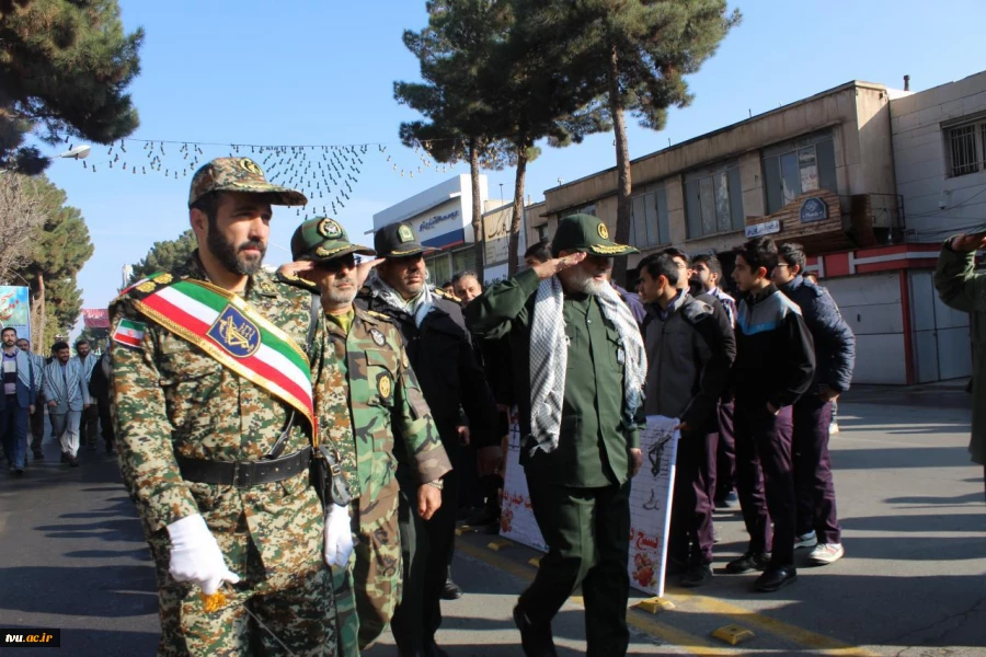 گزارش تصویری از حضور اساتید،کارکنان و دانشجویان بسیجی آموزشکده فنی و حرفه ای تربت حیدریه در مراسم اقتدار بسیجیان این شهر 4