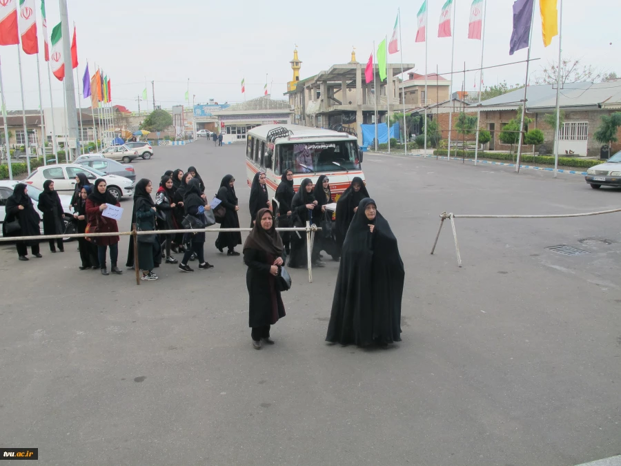 حضور دانشجویان و همکاران و اساتید  بسیجی آموزشکده دکتر معین در گلزار شهدای رشت به مناسبت گرامیداشت هفته بسیج 4