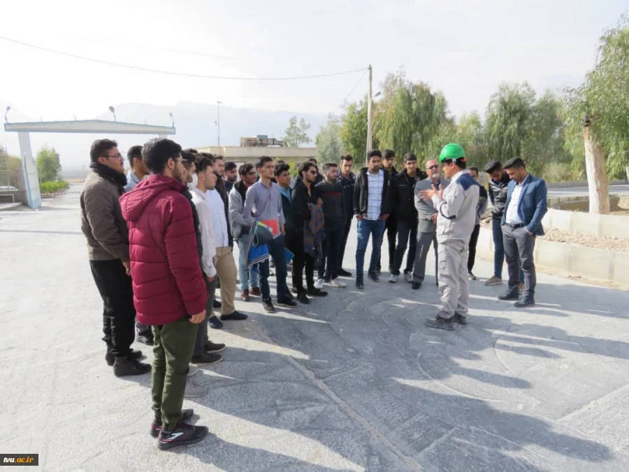 بازدید دانشجویان آموزشکده های فنی فسا و استهبان از نیروگاه خورشیدی و کارخانه سیمان
 2