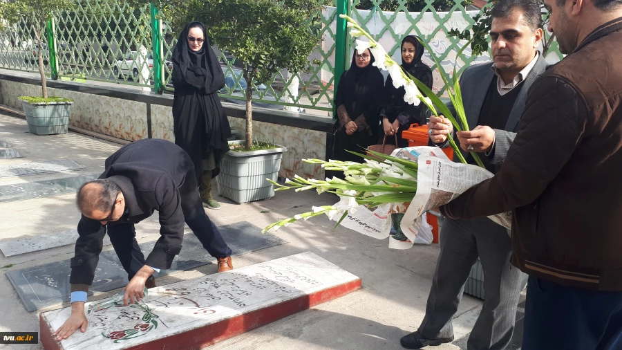 شرکت کارکنان دانشکده فنی و حرفه ای محمودآباد در مراسم غبارروبی گلزار شهدای انقلاب  3