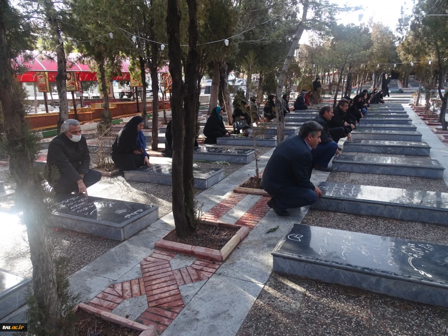 غبار روبی مزار بانوان شهید شهرستان ارومیه توسط کار کنان ، اساتید و جمعی ار دانشجویان  با حضور سرپرست  آموزشکده فنی و حرفه ای دختران ارومیه  4