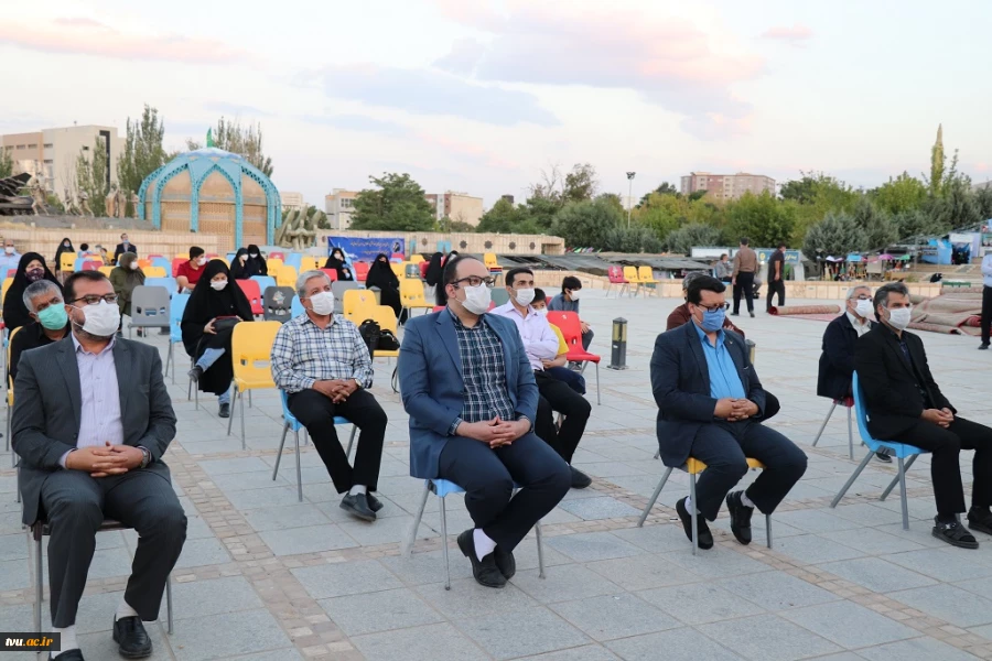 به مناسبت گرامیداشت هفته دفاع مقدس، مراسمی با حضور رئیس دانشگاه فنی و حرفه ای استان همدان، جمعی از کارکنان و اعضاء هیئت علمی دانشگاه، در باغ موزه دفاع مقدس شهر همدان،  برگزار شد. 6