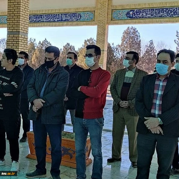 مراسم غبار روبی مزار شهداء با حضور کارکنان دانشکده فنی شهیدرجایی قوچان برگزارشد 2