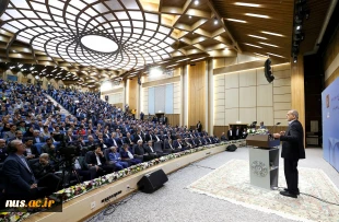 رئیس جمهور در مراسم رسمی آغاز سال تحصیلی به میزبانی دانشگاه تهران:

آنچه از استادان و دانشجویان انتظار داریم این است که برای حل مشکلات کشور به میدان بیایند 6